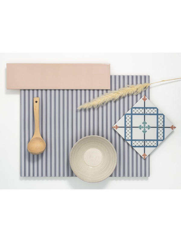 Faianta Circle and Waves