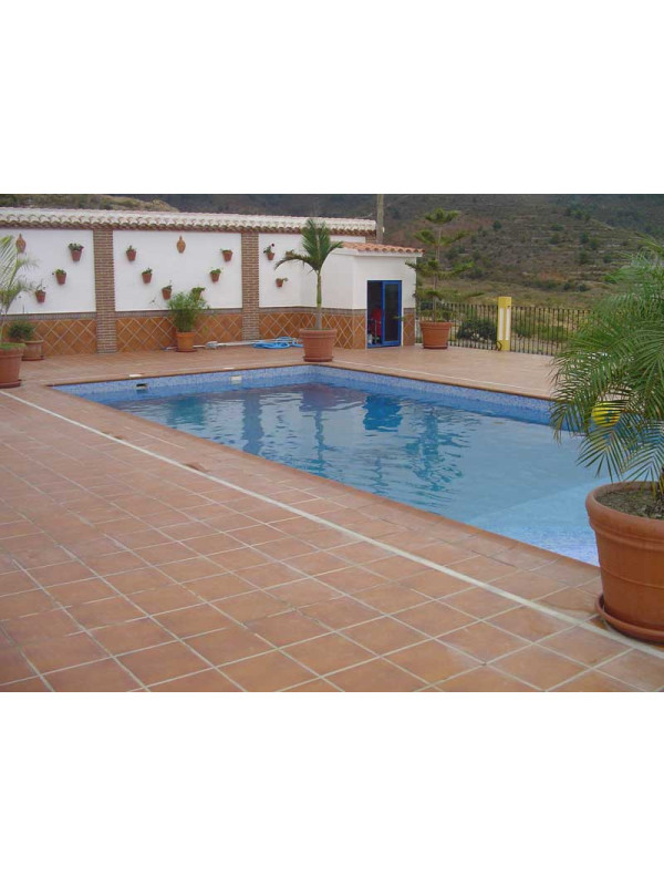 Rodamanto dale si borduri antialunecare pentru piscine