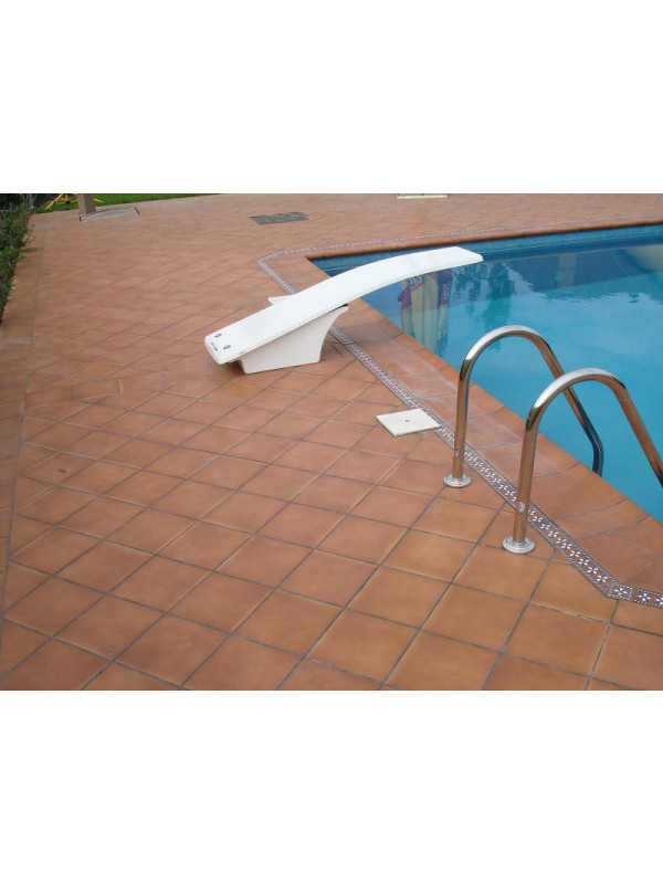 Rodamanto dale si borduri antialunecare pentru piscine