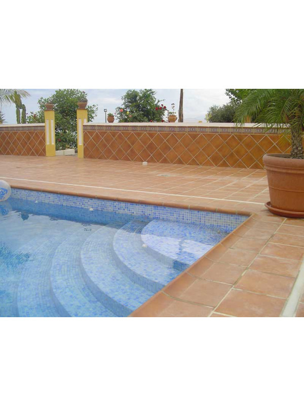 Rodamanto dale si borduri antialunecare pentru piscine