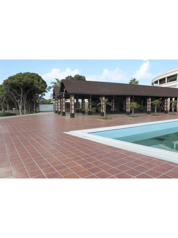 Rodamanto dale si borduri antialunecare pentru piscine