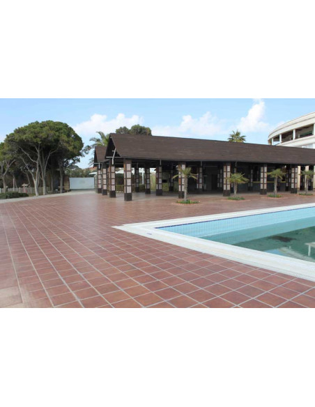 Rodamanto dale si borduri antialunecare pentru piscine